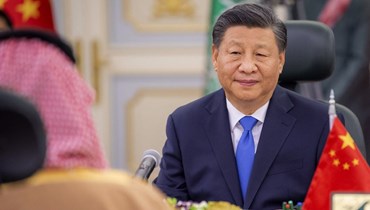 الرئيس الصيني شي جينبينغ يلتقي ولي العهد السعودي الأمير محمد بن سلمان في الرياض (8 ك1 2022 - أ ف ب).