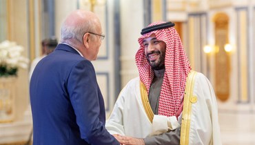 وليّ العهد السعودي الأمير محمد بن سلمان يستقبل رئيس حكومة تصريف الأعمال نجيب ميقاتي في الرياض.