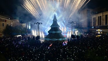 إضاءة شجرة الميلاد في جبيل (نبيل اسماعيل).