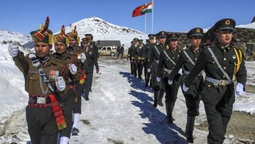 قوة هندية- صينية مشتركة على حدود البلدين.