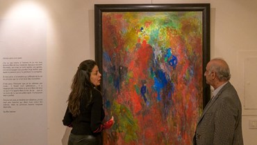 معرض للكبير إيلي كنعان يحاكي جيلاً جامعياً في الـLAU... لوحات بنغمات دافئة وباردة مفعمة بالإتقان الفطري للألوان