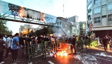 إصلاحيو النظام الإيراني يتفهّمون "الانتفاضة" ويحاورون المحافظين