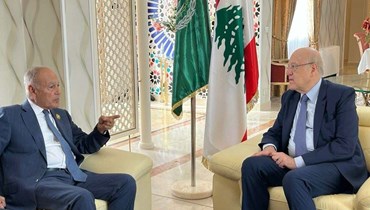 رئيس حكومة تصريف الأعمال نجيب ميقاتي وأمين عام جامعة الدول العربية أحمد أبو الغيط.
