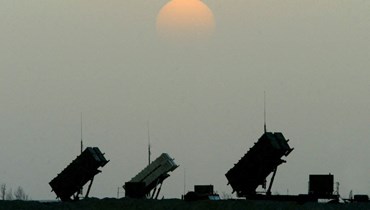 بطاريات صواريخ "باتريوت" الأميركية في قاعدة جوية للتحالف في صحراء جنوب العراق (5 نيسان 2003 - أ ف ب).