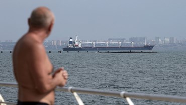 سفينة الشحن "رازوني" تُغادر ميناء أوديسا الأوكرانيّ في طريقها إلى طرابلس (1 آب 2022 - أ ف ب).