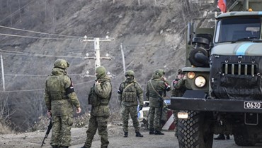 عناصر من قوات حفظ السلام الروسية انتشروا عند ممر لاتشين (26 ك1 2022، أ ف ب). 