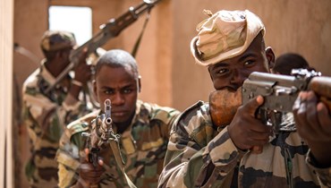صورة ارشيفية- عناصر من قوات النيجر خلال تمرين في قاعدة النيجر الجوية 201 في أغاديز بالنيجر (10 تموز 2019، US Air Force/Staff Sgt Devin Boyer). 