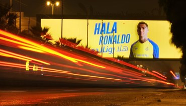 اللافتات المرحبة برونالدو في شوارع الرياض.