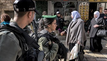الشرطة الإسرائيلية في الحرم القدسي (أ ف ب).