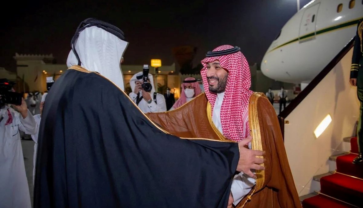 لقاء بين ولي العهد السعودي وأمير قطر. (رويترز)