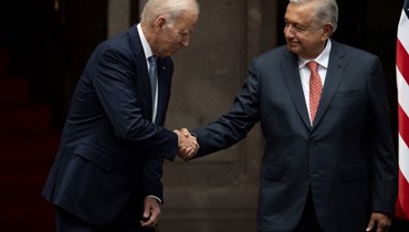 الرئيس المكسيكي أندريس مانويل لوبيز أوبرادور ونظيره الأميركي جو بايدن (أ ف ب).