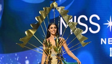 ياسمينا زيتون بالزي التقليدي في مسابقة ملكة جمال الكون.