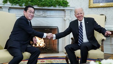 الرئيس الأميركي جو بايدن ورئيس الوزراء الياباني فوميو كيشيدا (أ ف ب). 
