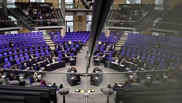 أعضاء في البرلمان يحضرون جلسة أسئلة في القاعة العامة في البوندستاغ في برلين (18 ك2 2023، أ ف ب). 