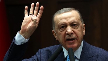 إردوغان يتكلم خلال اجتماع في الجمعية الوطنية التركية الكبرى في أنقرة (18 ك2 2023، أ ف ب). 