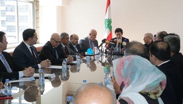 وزير الإعلام خلال اجتماعه مع سفراء الدول العربية (حسن عسل). 