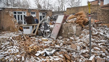 أضرار خلفها زلزال ضرب مدينة خوي بمحافظة أذربيجان الغربية في إيران (29 ك2 2023، أ ف ب). 
