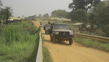 صورة ارشيفية- قافلة لجنود في جيش الكونغو الديموقراطية تعبر جسر اللويا على محور بني كوماندا (19 آذار 2022، أ ف ب). 