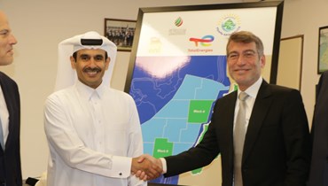 وزير الطاقة والمياه وليد فياض ووزير الدولة لشؤون الطاقة في قطر سعد بن شريدة الكعبي (حسن عسل).
