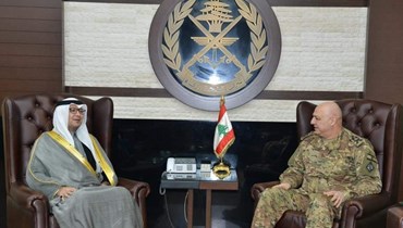 قائد الجيش جوزف عون والسفير السعودي في لبنان وليد بخاري.