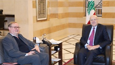 رئيس حكومة تصريف الأعمال نجيب ميقاتي مستقبلاً السفير المكلّف بتنسيق الدعم الدولي للبنان بيار دوكان.
