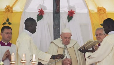 "لنلقي الأسلحة"... البابا فرنسيس يختتم زيارته إلى جنوب السودان بقداس في الهواء الطلق