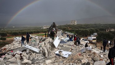  أنقاض المباني المدمرة بعد الزلزال العنيف في سوريا (أ ف ب).