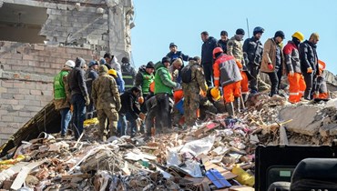 جهود الإغاثة في تركيا (أ ف ب).