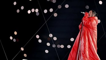 ريهانا… أزياء راقية في السوبر بول مع بطن مستدير- صور وفيديو