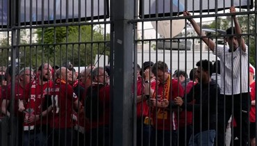 جمهور ليفربول خارج الملعب. 