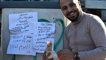مبادرة لبيع المناقيش بأسعار زهيدة (حسام شبارو).