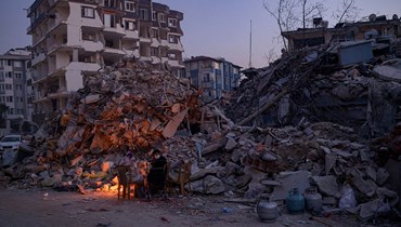 مشهد من الزلزال الذي ضرب تركيا (أ ف ب).