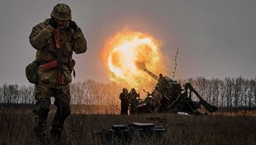 قصف مدفعيّ أوكرانيّ على مواقع روسيّة قرب باخموت، كانون الأول 2022 (أ ب)