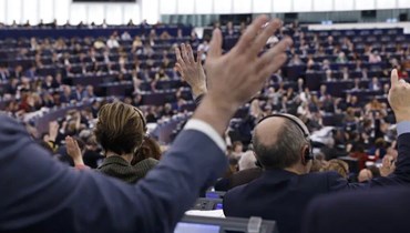 صورة ارشيفية- أعضاء في البرلمان الأوروبي يصوتون على قانون جديد لإصلاح إجراءات الاتحاد الأوروبي في ستراسبورغ شرق فرنسا (17 ك2 2023، ا ب). 