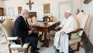 رئيس الحكومة نجيب ميقاتي ملتقياً البابا فرنسيس.