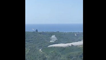  لحظة إطلاق الصواريخ من لبنان.
