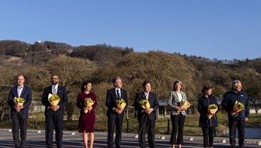 (من اليسار) مورا، كليفرلي، بيربوك، بلينكن، هاياشي، جولي، كولونا، وتاجاني خلال احتفال ترحيب باجتماع وزراء خارجية مجموعة السبع في كارويزاوا (16 نيسان 2023، أ ف ب). 