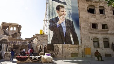 صورة ضخمة لبشار الأسد.