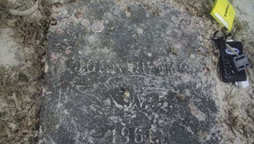 أحد القبور في الجزيرة الغارقة في منتزه دراي تورتوجاس الوطنيّ