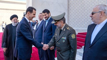 الرئيس السوري بشار الأسد خلال استقباله نظيره الإيراني في دمشق (أ ف ب).
