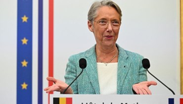 بورن تعقد مؤتمرا صحافيا مشتركا مع رئيس الوزراء البلجيكي (ليس في الصورة) في باريس (5 أيار 2023، ا ف ب).