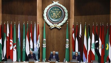 (من اليسار) أبو الغيط، شكري، وزكي خلال الاجتماع الطارئ لوزراء خارجية جامعة الدول العربية في القاهرة (7 أيار 2023، أ ف ب). 