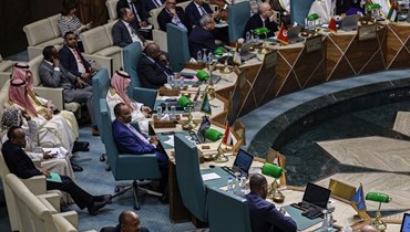مقعد سوريا الفارغ خلال اجتماع طارئ لوزراء خارجية جامعة الدول العربية في القاهرة في 7 أيار 2023 (أ ف ب).