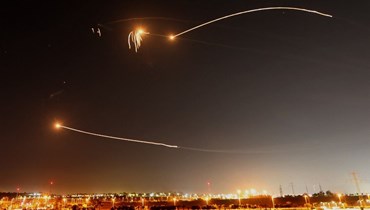 اعترض نظام القبة الحديدية للجيش الإسرائيلي الصواريخ التي تم إطلاقها من مدينة غزة ، في سديروت (أ ف ب). 