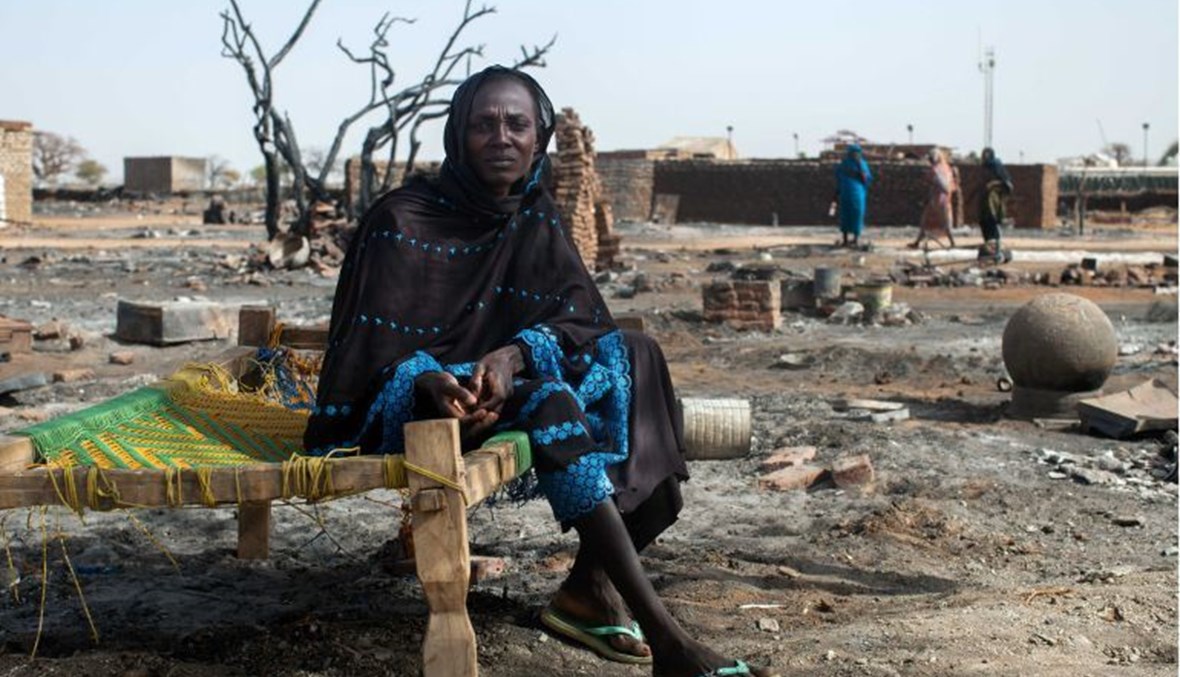 سيّدة سودانية ومعاناة أحد جولات الحروب في السودان. (أرشيفية- "أ.ف.ب"). 