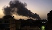 دخان يتصاعد فوق المباني في جنوب الخرطوم (19 أيار 2023 - أ ف ب).