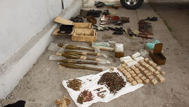 قذائف صاروخية وأسلحة حربية في المنية. (الجيش)