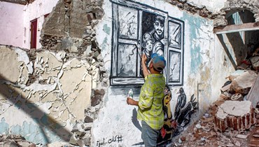رسوم جدارية لفنان يمني.