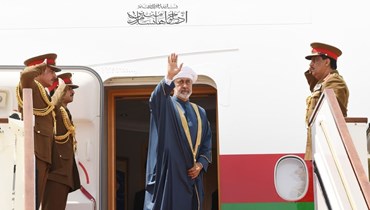 سلطان عمان مغادرا الى ايران (وكالة الانباء العمانية). 