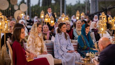 من حفل حنّاء رجوة السيف عروس الأمير حسين بن عبدالله الثاني (أ ف ب).